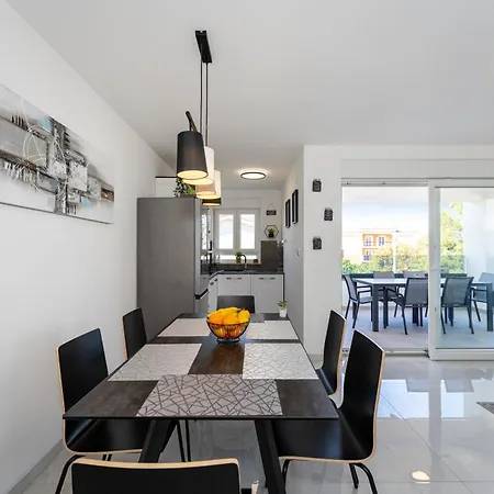 Novea Family With Terrace & Parking *