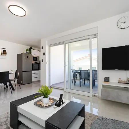Appartamento Novea Family With Terrace & Parking Biograd Na Moru
