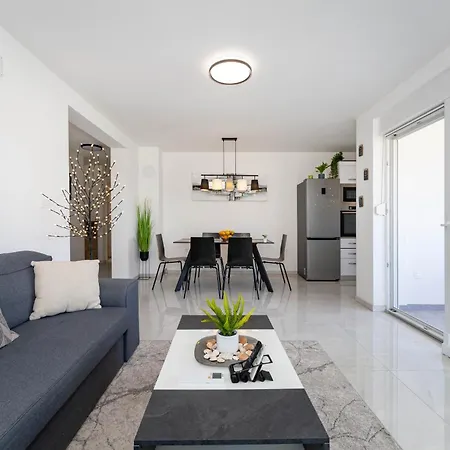 Appartamento Novea Family With Terrace & Parking *
