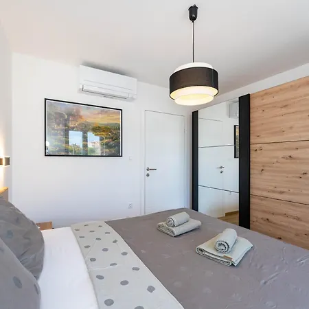 Appartamento Novea Family With Terrace & Parking