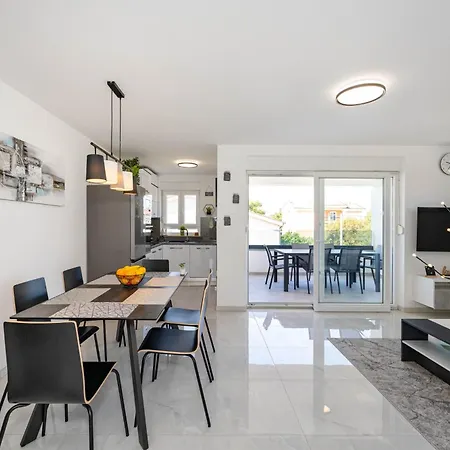 Appartamento Novea Family With Terrace & Parking *